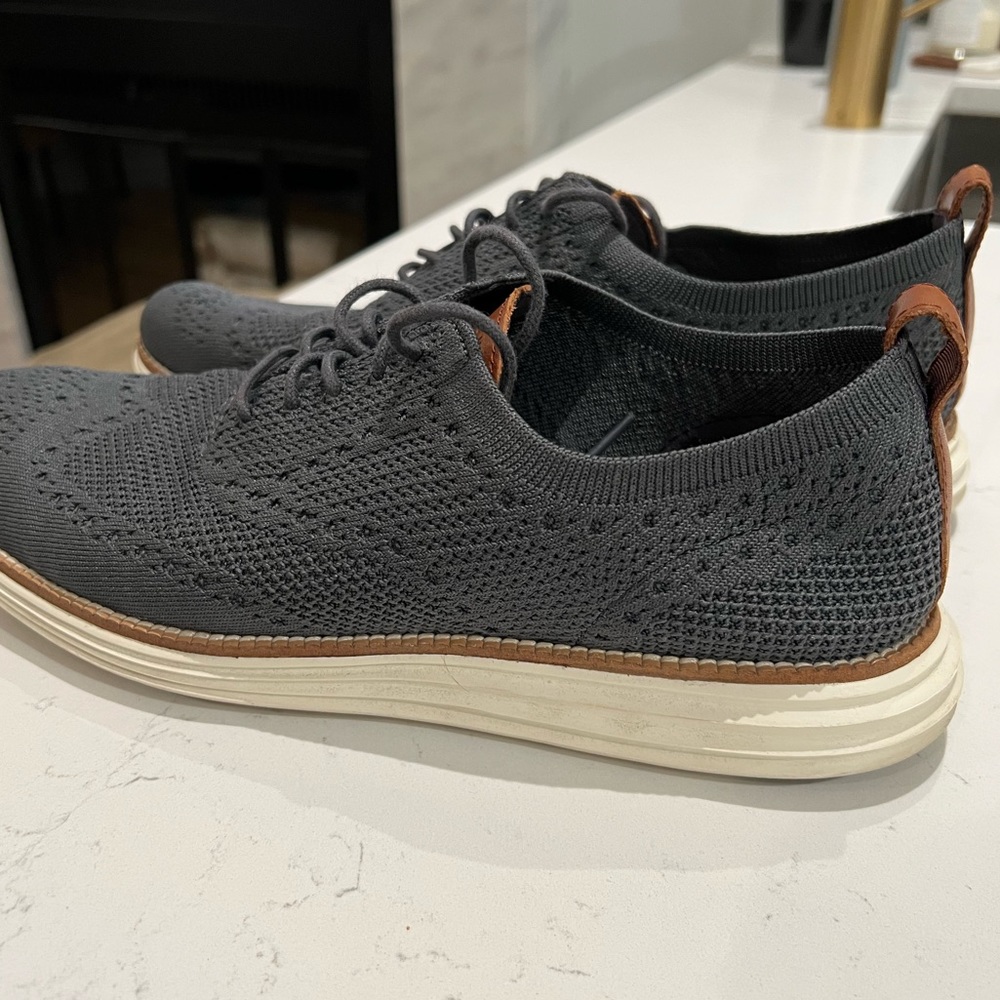 Cole Haan Men's ØriginalGrand Wingtip Oxford Size 10. Gently worn